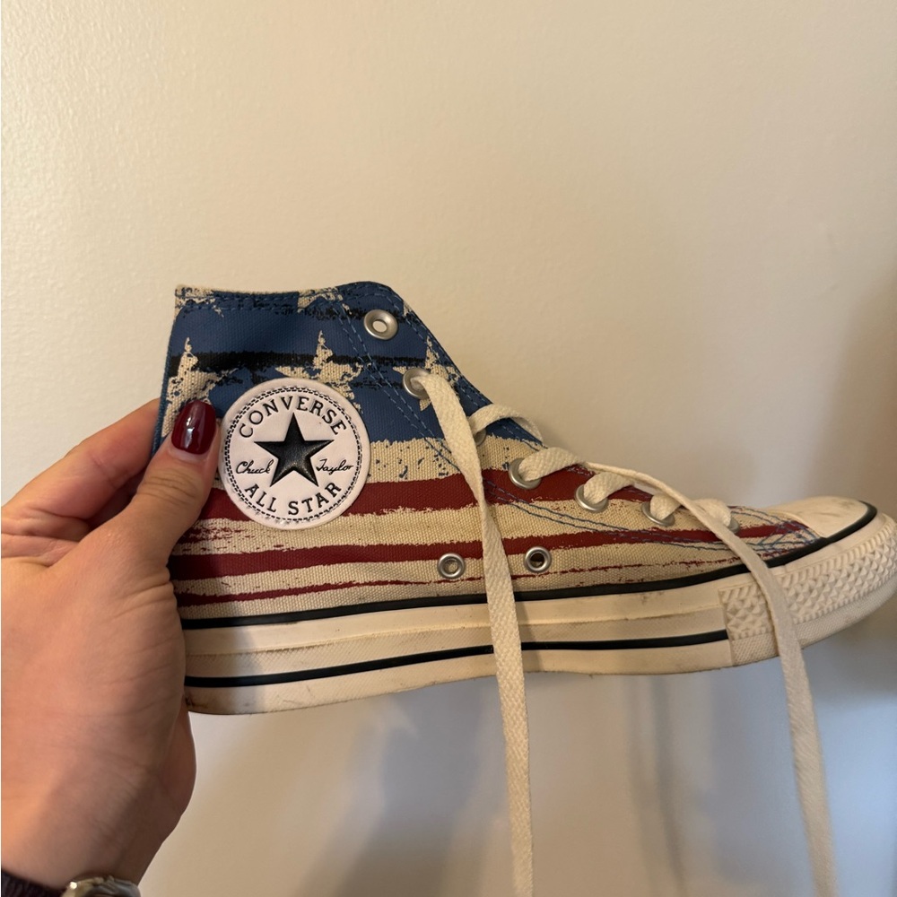 American flag Converse tennis shoes, women’s size 7